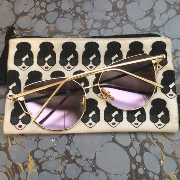 Mirrored Sunnies with Gold Frame - Picture 5 of 8